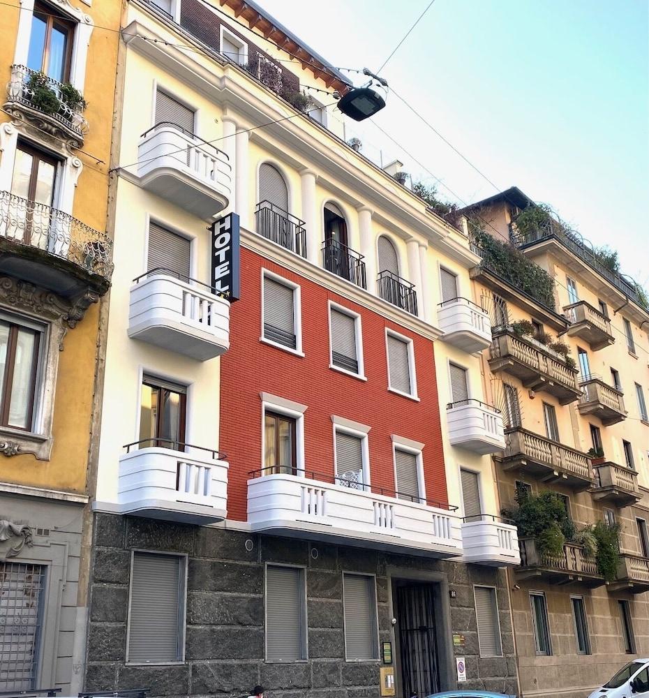 Carlo Goldoni Hotel Milan Exterior photo